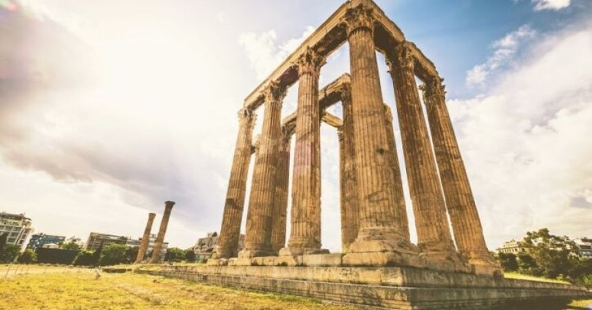 Private vs. Group Greece Tours: Which Is Right for You?