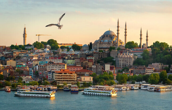 Süleymaniye Mosque and Golden Horn at sunset.